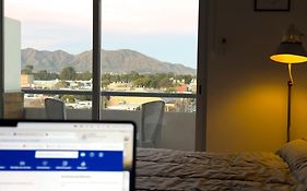 Un Departamento Cómodo con Vistas Increíbles a las Sierras